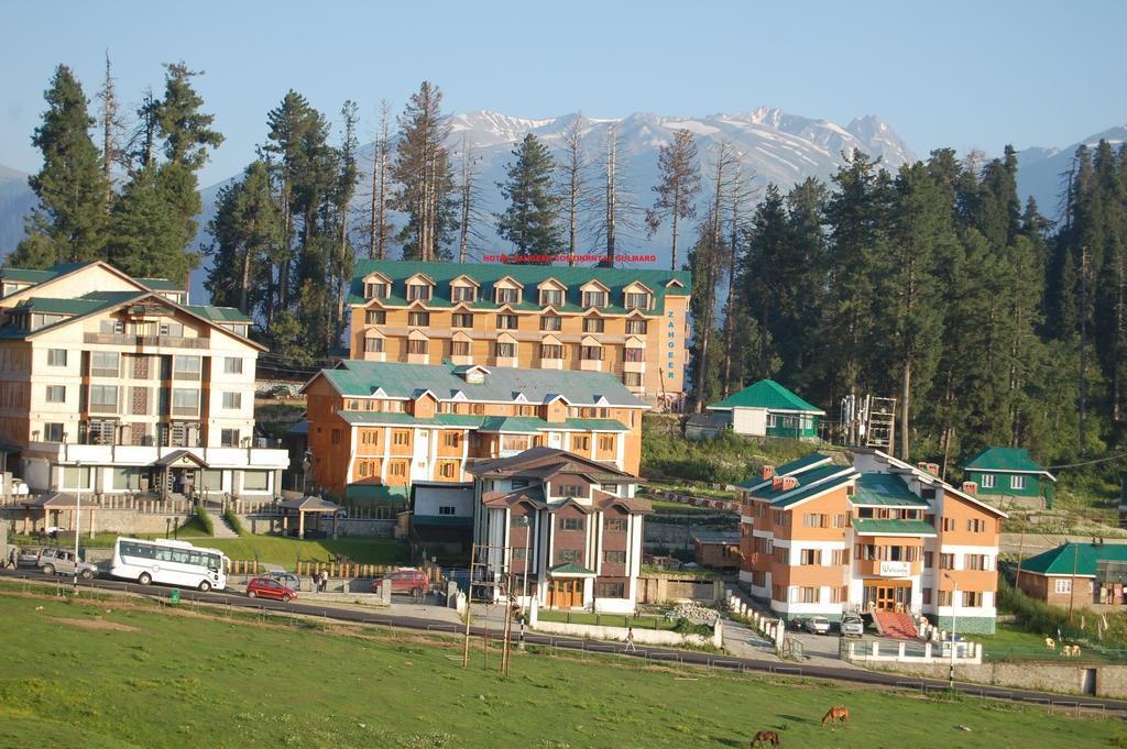 Hotel Zahgeer Continental Гулмарг Екстериор снимка