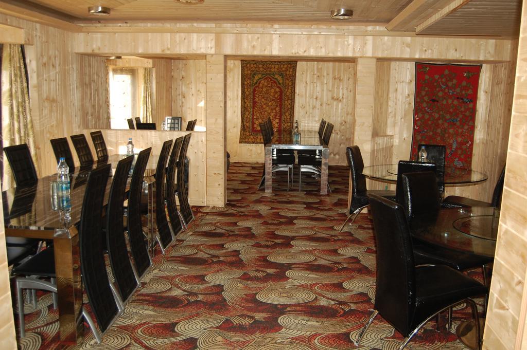 Hotel Zahgeer Continental Гулмарг Стая снимка