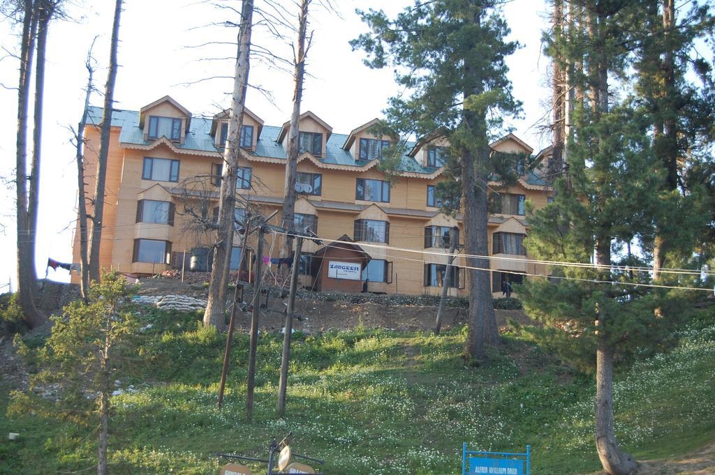 Hotel Zahgeer Continental Гулмарг Стая снимка