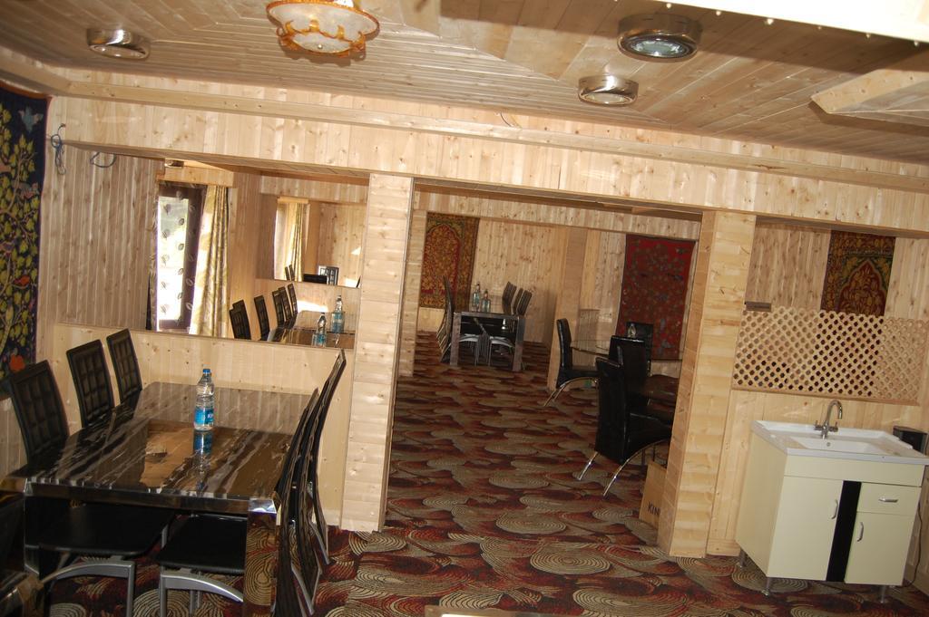 Hotel Zahgeer Continental Гулмарг Стая снимка