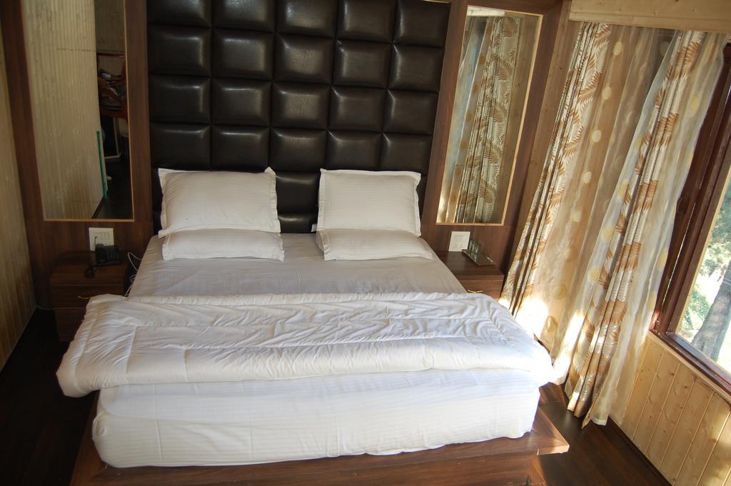 Hotel Zahgeer Continental Гулмарг Стая снимка
